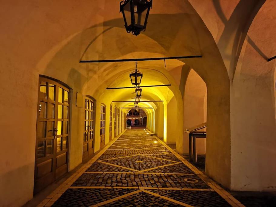 Charming Studio Ideal For Getaways Or Workations In Sibiu'S Medieval City Center מראה חיצוני תמונה