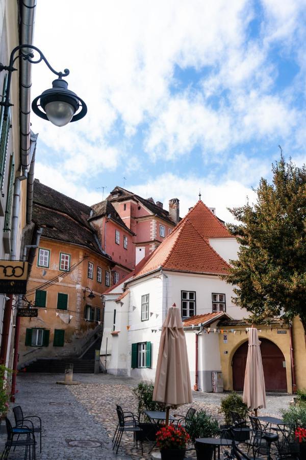 Charming Studio Ideal For Getaways Or Workations In Sibiu'S Medieval City Center מראה חיצוני תמונה